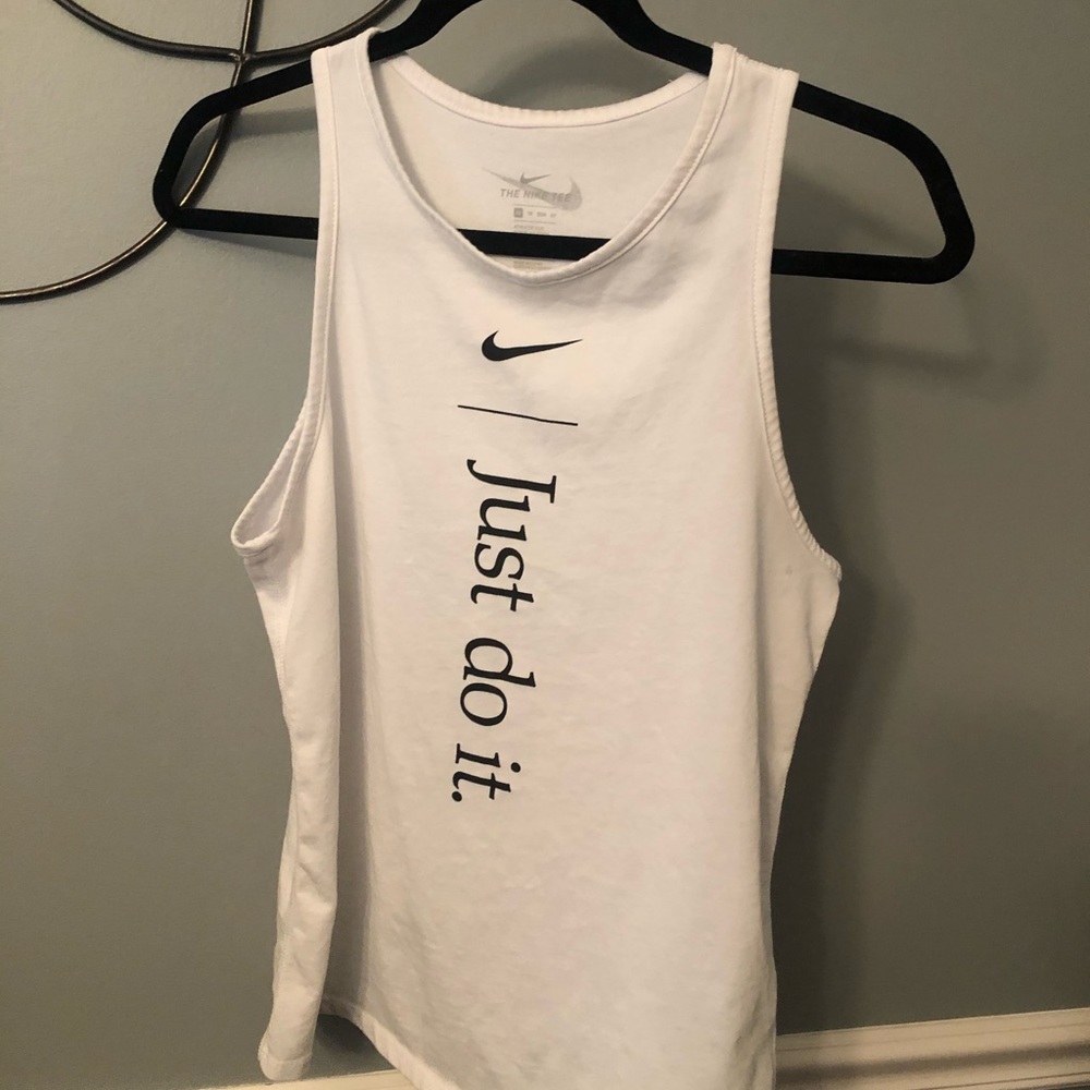 Women’s Nike tank (XS)